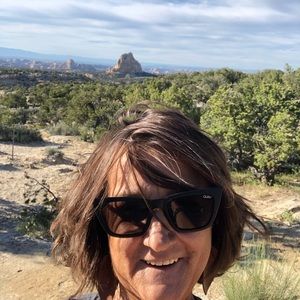 Meet your Posher, Debbie